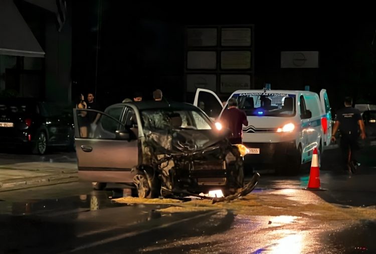 Δείτε φωτογραφίες: Σφοδρό τροχαίο τα μεσάνυχτα – Αγροτικό συγκρούστηκε με αυτοκίνητο – Τραυματίστηκε μια κοπέλα