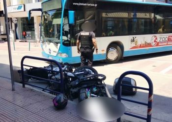 Μηχανές συγκρούστηκαν στο κέντρο της Λάρισας – Αστυνομικός της ΔΙΑΣ με δικυκλιστή (φωτο)  