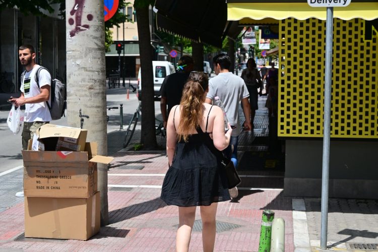 Καιρός: «Καυτή» μέρα με 38αρια και αφρικανική σκόνη – Πότε υποχωρεί το φαινόμενο