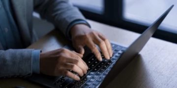 Θεσσαλές καταγγέλλουν άνδρα που δημοσιεύει φωτογραφίες τους με χυδαίες ύβρεις στα μέσα κοινωνικής δικτύωσης!