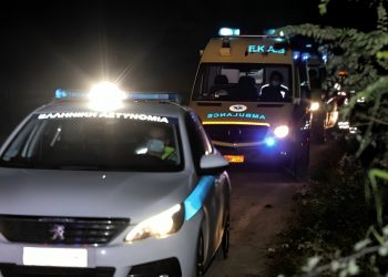 Κινηματογραφικός καβγάς ανάμεσα σε δύο παρέες σε επαρχιακό δρόμο – Τους μπλόκαραν με το αυτοκίνητο – Ξύλο, απειλές και διακομιδές στο νοσοκομείο  