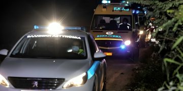 Κινηματογραφικός καβγάς ανάμεσα σε δύο παρέες σε επαρχιακό δρόμο – Τους μπλόκαραν με το αυτοκίνητο – Ξύλο, απειλές και διακομιδές στο νοσοκομείο  