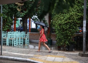 Καιρός: Από τον καύσωνα στις καταιγίδες – Προειδοποίηση για έντονα φαινόμενα σε πολλές περιοχές