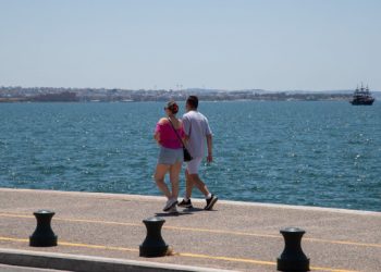 Καιρός: Από τις μπόρες στα… 38άρια – Αλλάζει το σκηνικό μέσα στο Σαββατοκύριακο