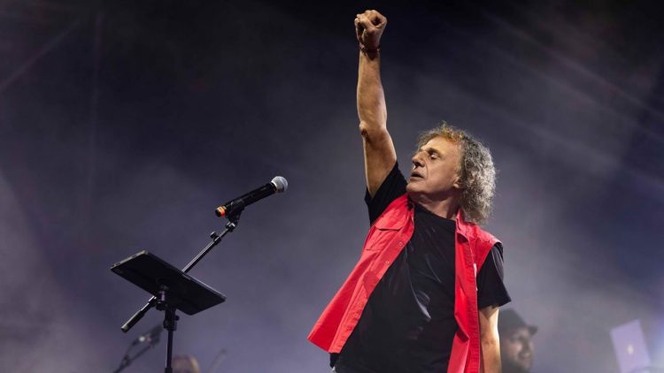 Ο Βασίλης Παπακωνσταντίνου στην Ιτέα Καρδίτσας απόψε σε δωρεάν συναυλία