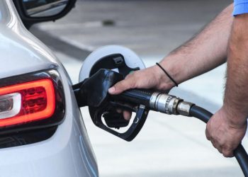 Καύσιμα: Μείωση 10 λεπτών στη βενζίνη και 5 λεπτών στο ντίζελ έως το τέλος Αυγούστου