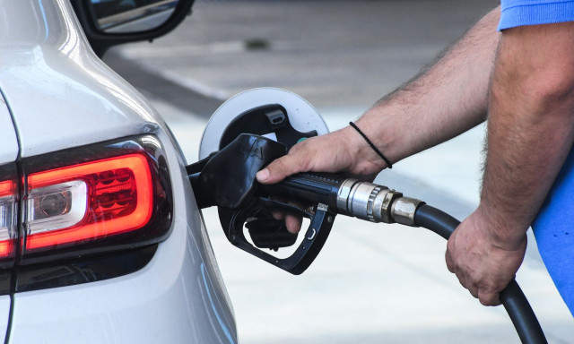 Καύσιμα: Μείωση 10 λεπτών στη βενζίνη και 5 λεπτών στο ντίζελ έως το τέλος Αυγούστου