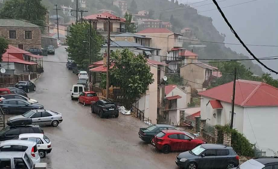 Δυνατή βροχόπτωση στο Γαρδίκι Τρικάλων και αισθητή πτώση της θερμοκρασίας (ΦΩΤΟ – ΒΙΝΤΕΟ)