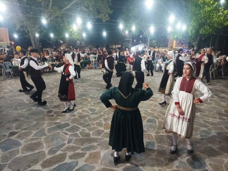 Το αυθεντικό παραδοσιακό Πανηγύρι της Αγίας Παρασκευής στο Ρίζωμα Τρικάλων (ΦΩΤΟ)