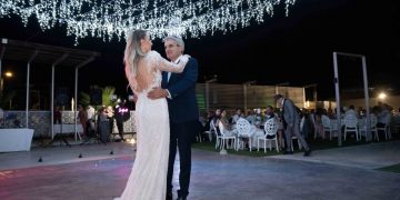 Συγκινεί Θεσσαλός επιχειρηματίας που πάντρεψε την κόρη του: «Υπάρχουν μέρες που δεν περιγράφονται με λόγια, μόνο η καρδιά μπορεί να τις νιώσει» (φωτο)