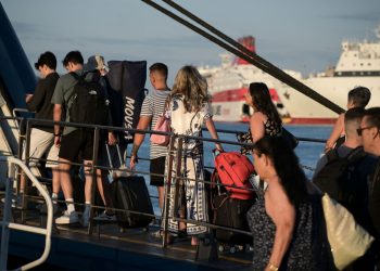 Πολυτέλεια οι καλοκαιρινές διακοπές για τους Έλληνες – Πόσο κοστίζουν για μια τετραμελή οικογένεια