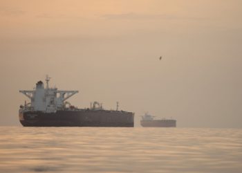 Οι Φρουροί της Επανάστασης ανακοίνωσαν ότι έπληξαν δύο δεξαμενόπλοια των ΗΑΕ στα Στενά του Ορμούζ