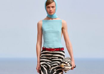 Zebra Print: Το αγαπημένο μοτίβο είναι τάση και δείχνει πιο fashionable από ποτέ και στην παραλία