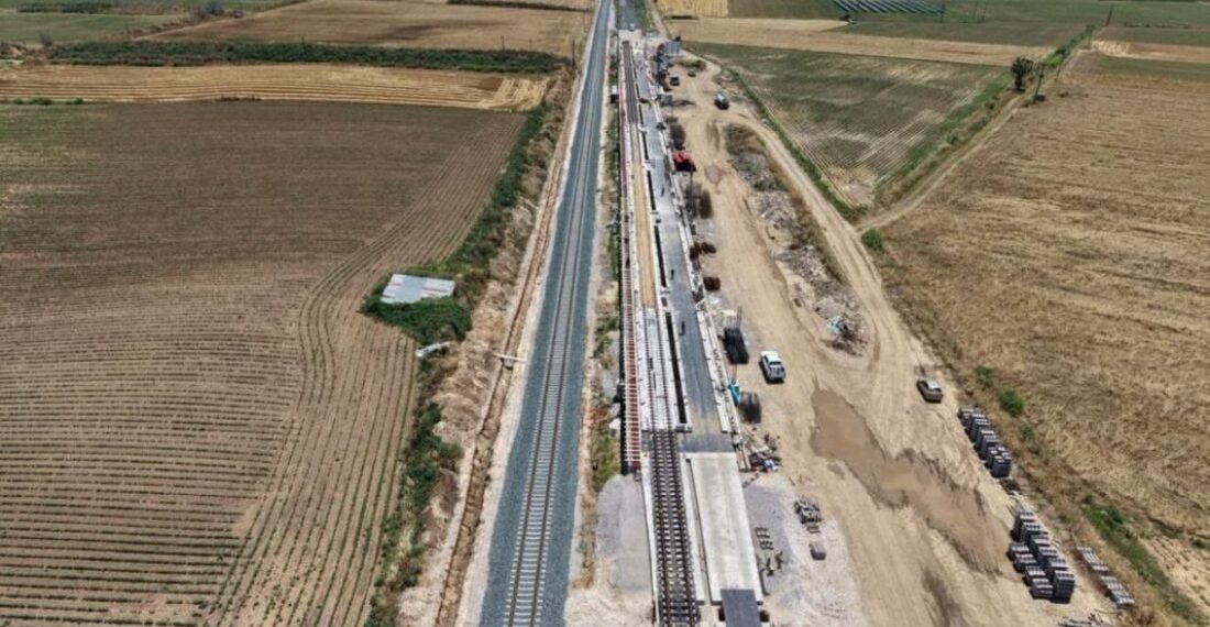 Θεσσαλία: Νέα καθυστέρηση στην αποκατάσταση της σιδηροδρομικής γραμμής από τον Daniel – Απομακρύνεται το ορόσημο του Αυγούστου