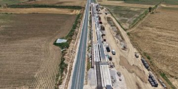 Θεσσαλία: Νέα καθυστέρηση στην αποκατάσταση της σιδηροδρομικής γραμμής από τον Daniel – Απομακρύνεται το ορόσημο του Αυγούστου