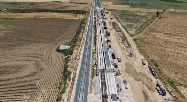 Θεσσαλία: Νέα καθυστέρηση στην αποκατάσταση της σιδηροδρομικής γραμμής από τον Daniel – Απομακρύνεται το ορόσημο του Αυγούστου