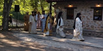 Λίμνη Λογγά: Πλήθος κόσμου στα εγκαίνια του Ιερού Μετοχίου Μεταμορφώσεως του Σωτήρος και Οσίου Παϊσίου του Αγιορείτου (ΦΩΤΟ)
