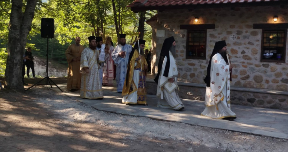 Λίμνη Λογγά: Πλήθος κόσμου στα εγκαίνια του Ιερού Μετοχίου Μεταμορφώσεως του Σωτήρος και Οσίου Παϊσίου του Αγιορείτου (ΦΩΤΟ)