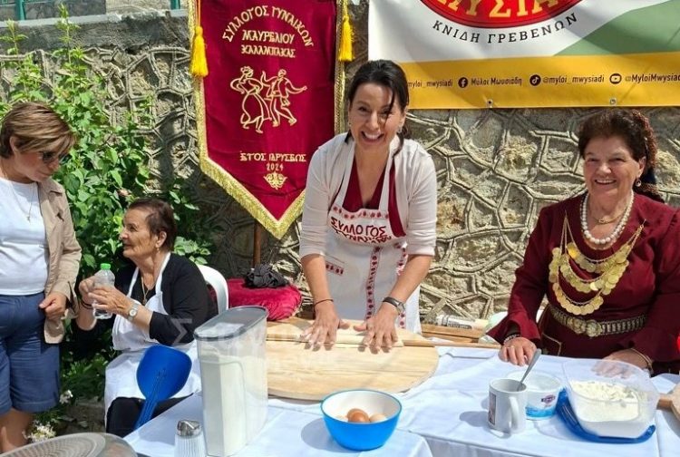 Με μεγάλη επιτυχία πραγματοποιήθηκε η 1η Γιορτή Πίτας στο Μαυρέλι – “Άνοιξε φύλλο” και έσυρε το χορό η Βουλευτής Μαρίνα Κοντοτόλη! (ΦΩΤΟ)