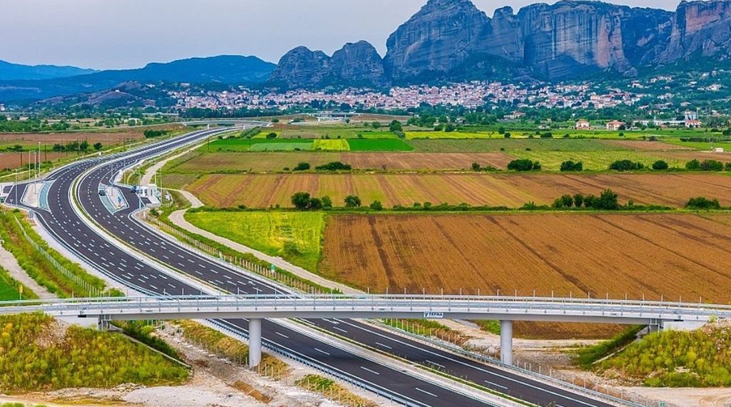 Σοκ στον Ε65: Νεκρή ηλικιωμένη γυναίκα στο υπό παράδοση (κλειστό) τμήμα μεταξύ Καλαμπάκας και Μουργκανίου