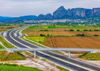 Σοκ στον Ε65: Νεκρή ηλικιωμένη γυναίκα στο υπό παράδοση (κλειστό) τμήμα μεταξύ Καλαμπάκας και Μουργκανίου