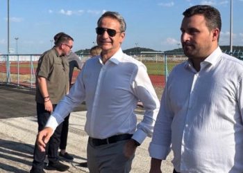 Ο Αβραμόπουλος υποδέχτηκε τον Μητσοτάκη στο Στάδιο Καλαμπάκας (ΦΩΤΟ)