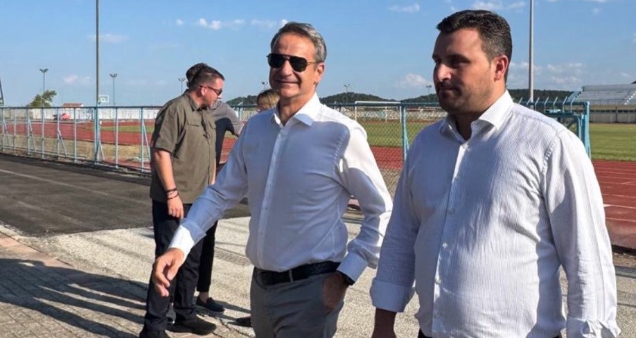 Ο Αβραμόπουλος υποδέχτηκε τον Μητσοτάκη στο Στάδιο Καλαμπάκας (ΦΩΤΟ)