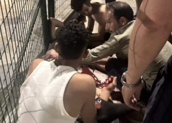 Eπεισόδιο ανηλίκων με μαχαίρωμα τη νύχτα στη Λάρισα – Νεαρός οδηγήθηκε αιμόφυρτος στο νοσοκομείο με ασθενοφόρο (φωτο)