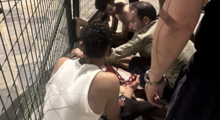 Eπεισόδιο ανηλίκων με μαχαίρωμα τη νύχτα στη Λάρισα – Νεαρός οδηγήθηκε αιμόφυρτος στο νοσοκομείο με ασθενοφόρο (φωτο)