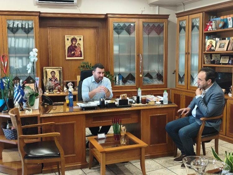 Στο Δημαρχείο Καλαμπάκας ο Δημήτρης Παπαστεργίου συναντήθηκε με τον Δήμαρχο Μετεώρων Λευτέρη Αβραμόπουλο – Στο επίκεντρο τα μεγάλα έργα και ο νέος Περιφερειακός