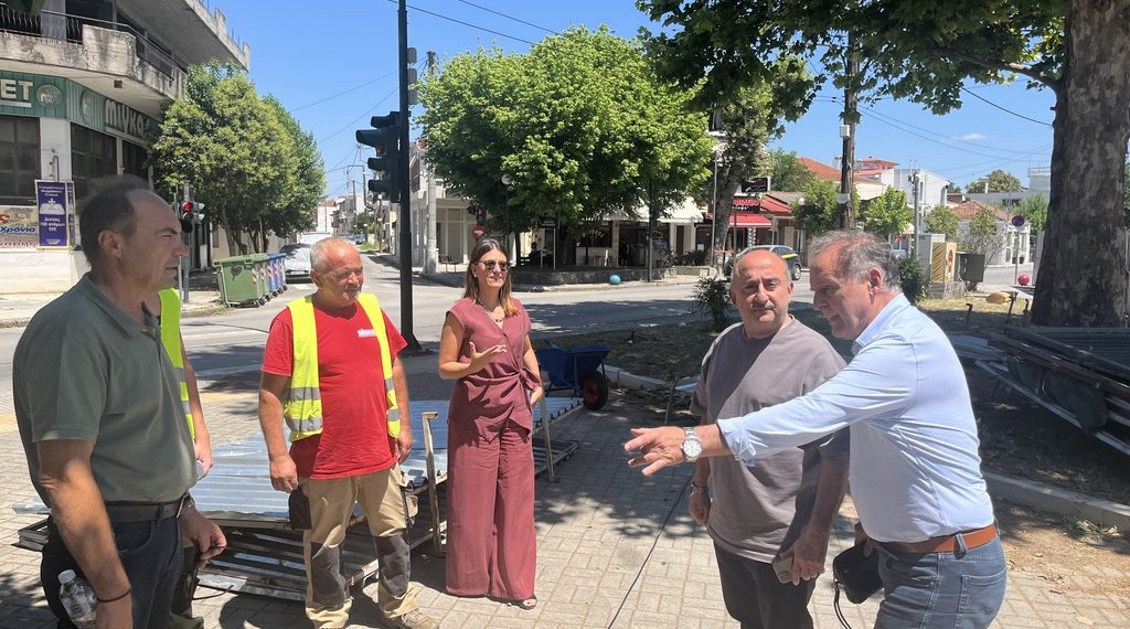 Αυτοψία Σακκά στην έναρξη εργασιών για την ανάπλαση της πλατείας Μητροπάνου – δωρεά της γαλακτοβιομηχανίας «ΟΜΗΡΟΣ»