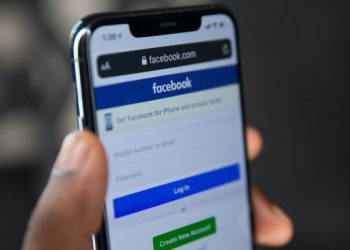 «Έπεσε» το Facebook: Μεγάλα προβλήματα στη σύνδεση