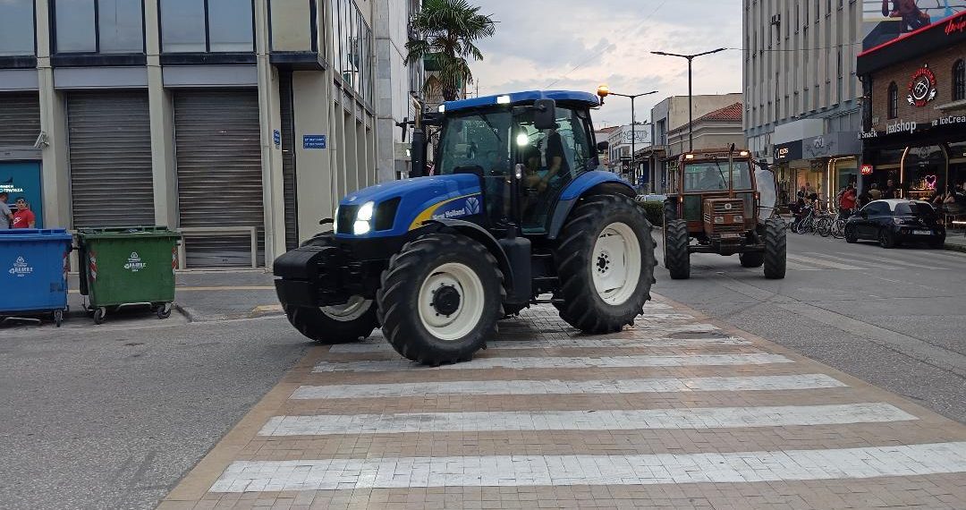 Στο κέντρο των Τρικάλων τρακτέρ και αγρότες (ΦΩΤΟ – ΒΙΝΤΕΟ)