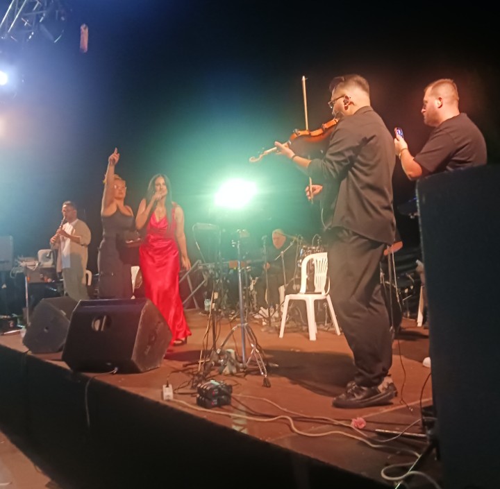 «Βούλιαξε» η Λυγαριά στο μεγάλο πανηγύρι του Α.Ο. Απόλλων – Χιλιάδες κόσμου διασκέδασαν μέχρι τα ξημερώματα