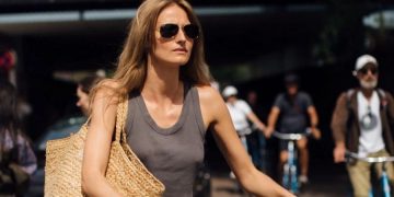 Ψάθινες τσάντες και στην πόλη – 8 τσάντες, ιδανικές για καλοκαιρινά office looks