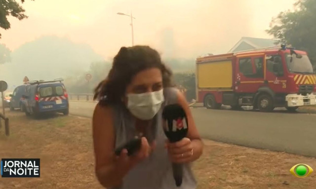 Τρόμος στον αέρα: Φιάλη υγραερίου εξερράγη δίπλα σε δημοσιογράφο στις φωτιές του Μπορντό (video)