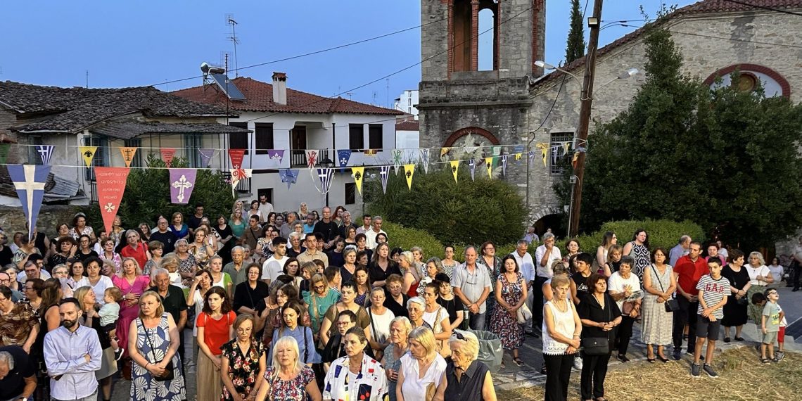 Τρίκαλα: Με λαμπρότητα ο Πανηγυρικός Αρχιερατικός Εσπερινός στο Παρεκκλήσιον του Αγίου Παντελεήμονος (ΦΩΤΟ)