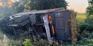 66χρονος μέθυσε, πήρε το φορτηγό του, τούμπαρε και βγήκε τραυματίας!
