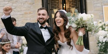 Λάμψη, συγκίνηση και γλέντι μέχρι το πρωί – Ο γάμος του Ηρακλή και της Ιωάννας σε μοναδικές εικόνες