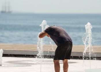 Καιρός: «Καμίνι» το σαββατοκύριακο η χώρα – Μεγάλη πτώση της θερμοκρασίας από την Τετάρτη