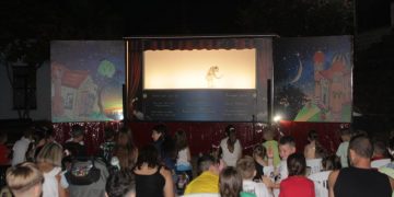 Ο Καραγκιόζης ζωντάνεψε στην πλατεία του Παλαιομοναστήρου –  Πλήθος παιδιών στην καλοκαιρινή εκδήλωση του Δήμου Πύλης