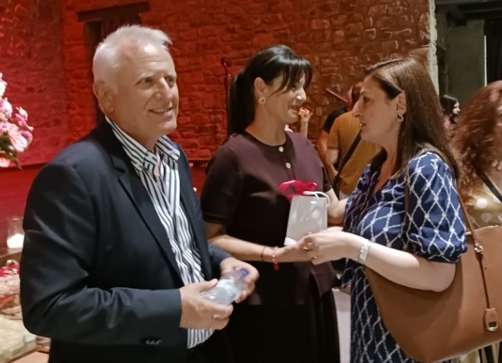Η Μαρίνα Κοντοτόλη γιόρτασε στην αίθουσα Παπαστεριάδη – Ευχές και πολιτικές συζητήσεις
