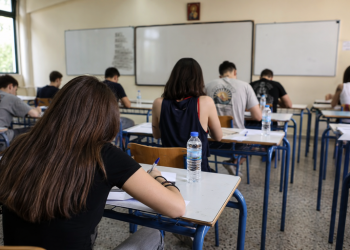 Διαμαρτυρία γονέων των Τρικάλων για τις Πανελλαδικές: Ζητούν έλεγχο στη βαθμολόγηση των γραπτών