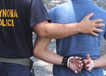 Παρέλαβαν δέμα με ναρκωτικά από θυρίδα και τους …περιέλαβε η Αστυνομία!! (ΦΩΤΟ)