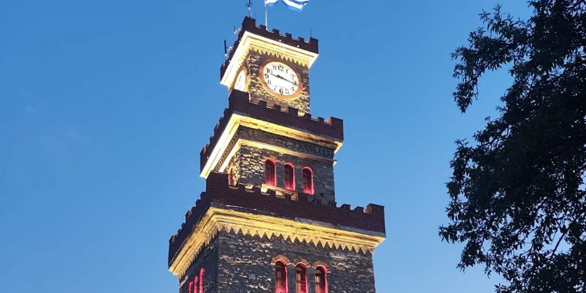 Το Ρολόι των Τρικάλων όπως δεν το έχουμε ξαναδεί – Εντυπωσιάζει ο νέος φωτισμός του! (video)