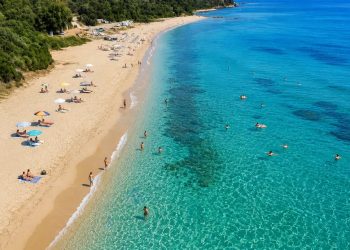 Παραλία Παπακώστα: Ένας κρυφός καλοκαιρινός παράδεισος στο Πολυδένδρι του Δήμου Αγιάς (video)