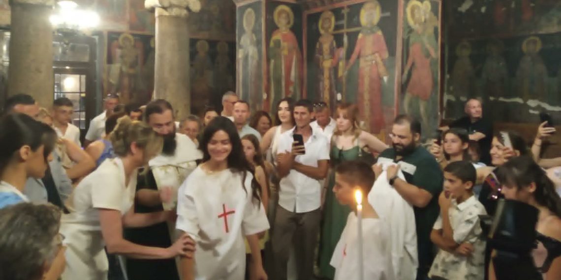 Μια ξεχωριστή διπλή βάπτιση γεμάτη αγάπη και συγκίνηση στην Καλαμπάκα – Μια ημέρα ευλογίας για δύο αδελφάκια