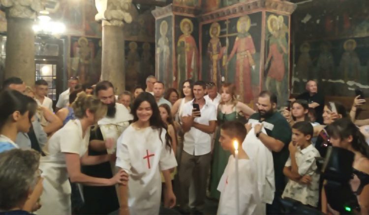 Μια ξεχωριστή διπλή βάπτιση γεμάτη αγάπη και συγκίνηση στην Καλαμπάκα – Μια ημέρα ευλογίας για δύο αδελφάκια